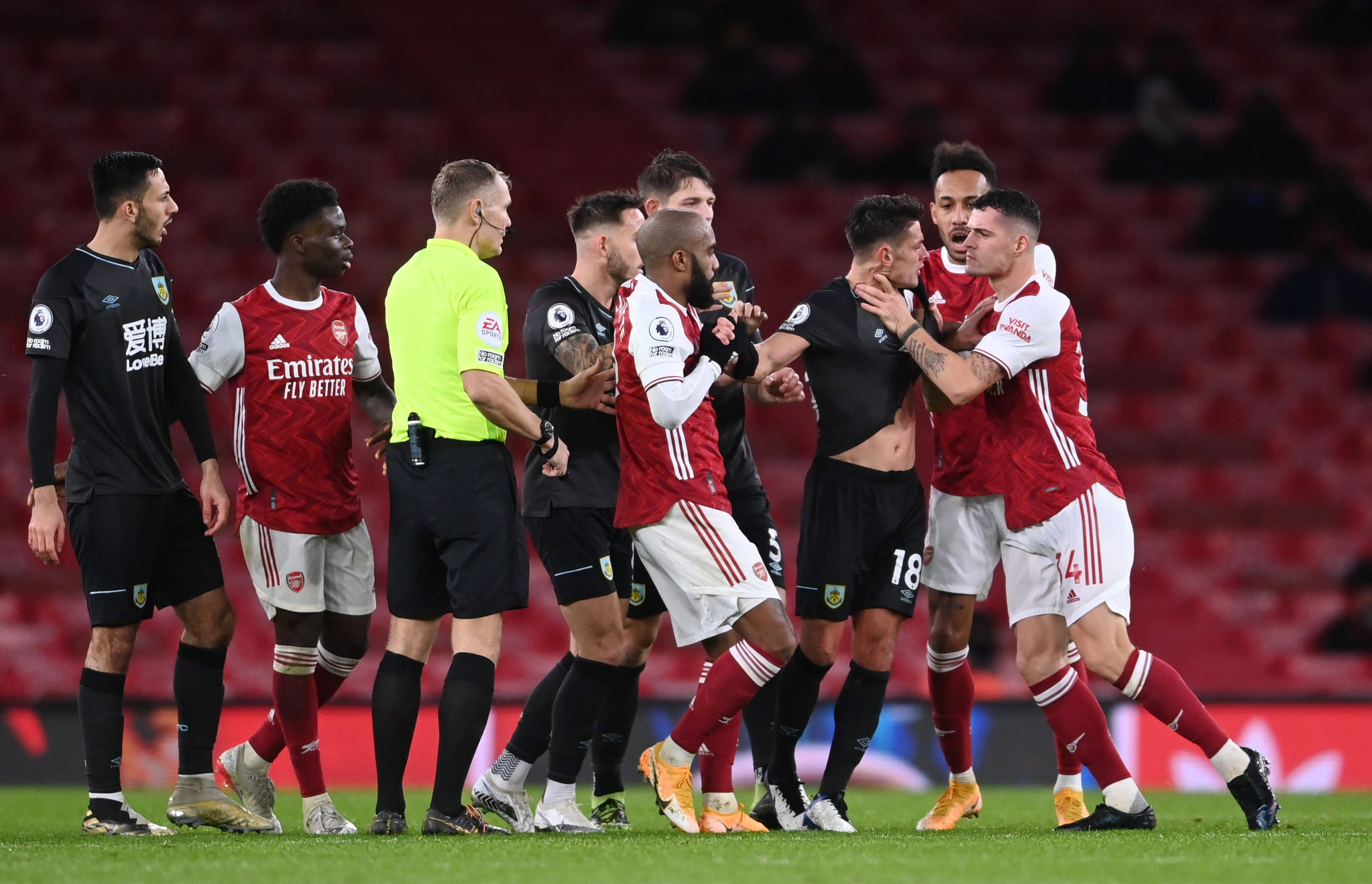 她以自己的 她以自己的